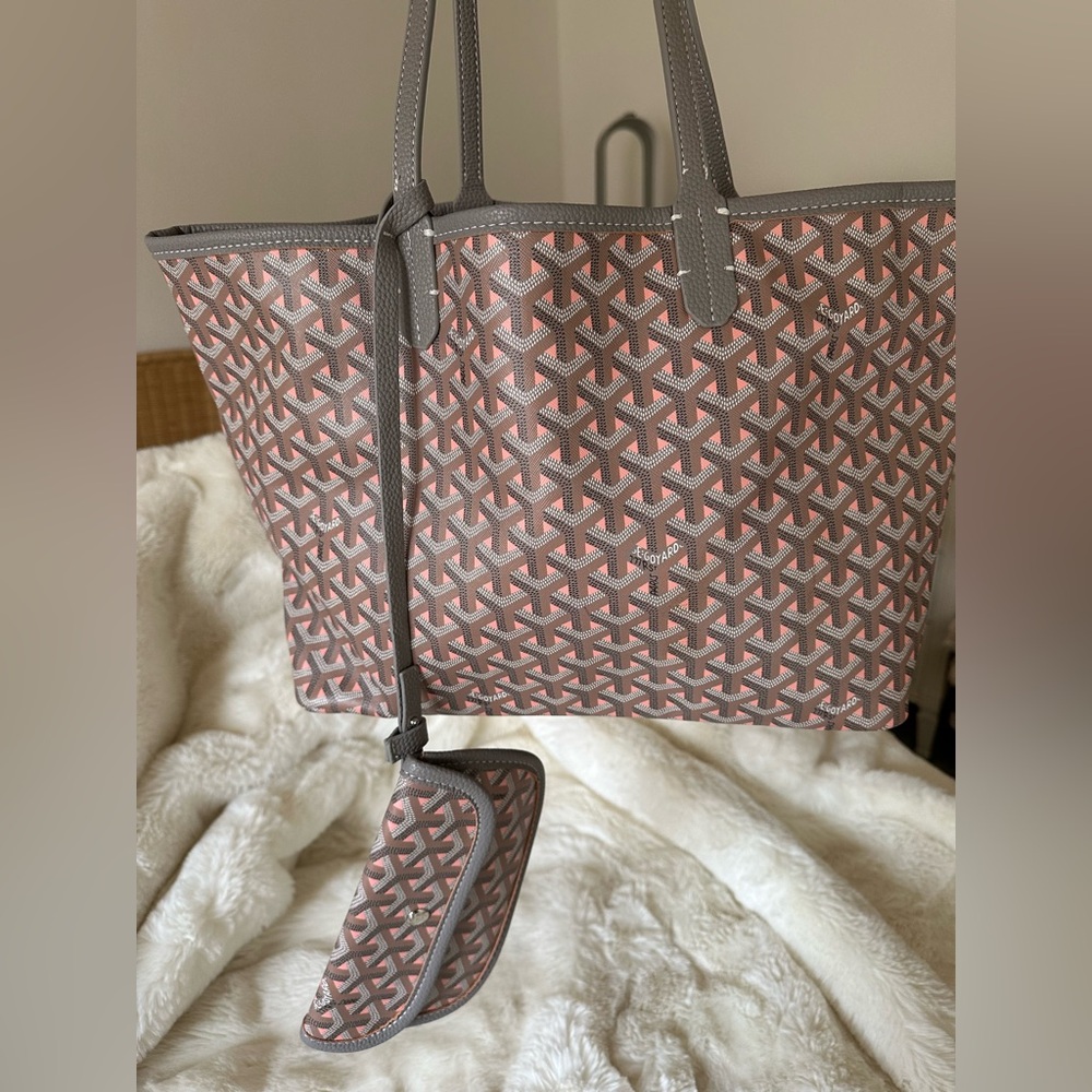 🌺VERY HIGH QUALITY PINK AND GRAY TOTE WITH ATTACHED POUCH🌺